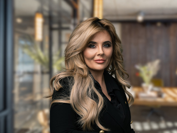 Taylor Rose - Rebecca Jane Sutton