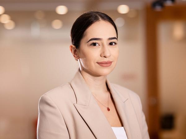 Taylor Rose - Elda Erpolat